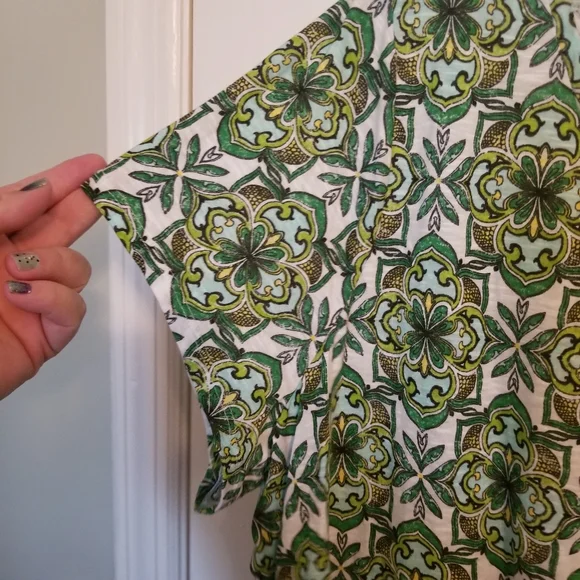 🍀 New Directions Curvy Tee Shirt - Picture 3 of 6